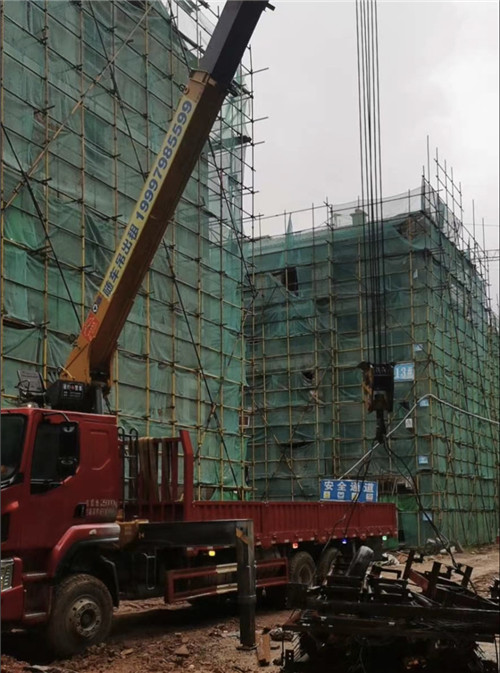 隆德县“慢工细活”—— 吊车的 “微动控制” 技术